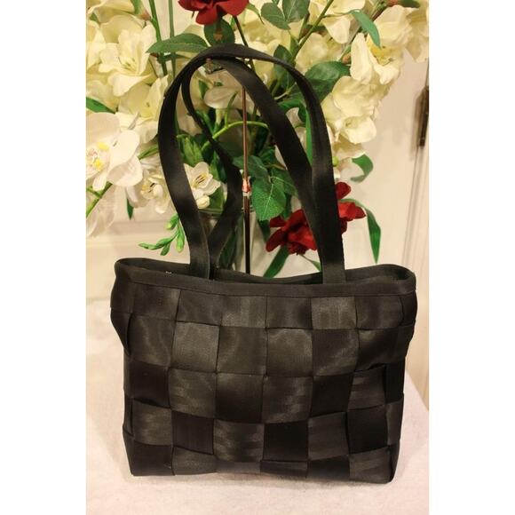 (Z) HARVEY'S seatbelt BLACK SHOULDER bag purse (100 - Picture 1 of 11